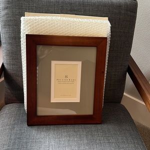 Excellent condition Pottery Barn frame for 4x6 picture